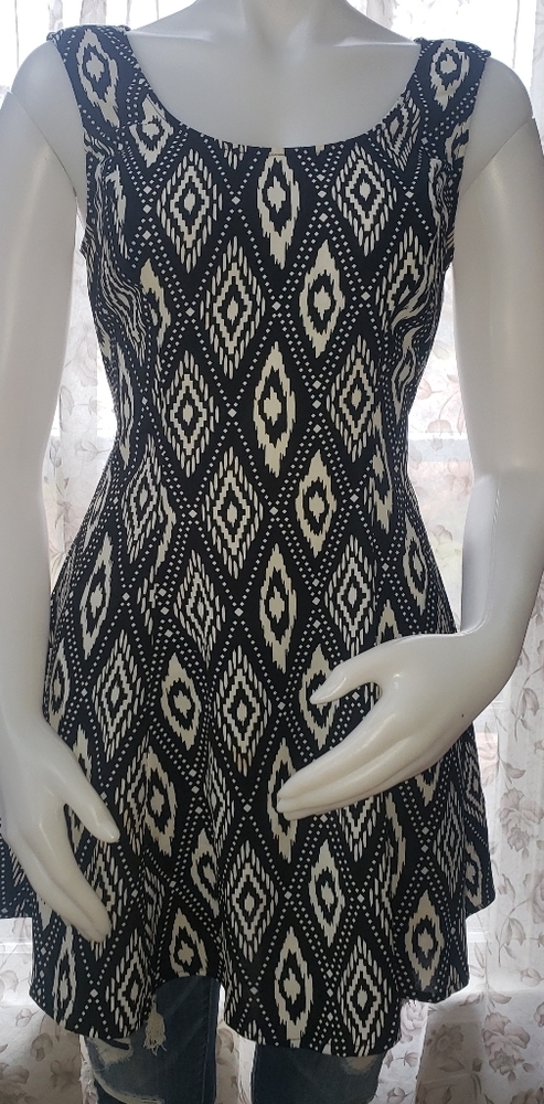 Forever 21 Lace Up Black & White Dress Open Back U